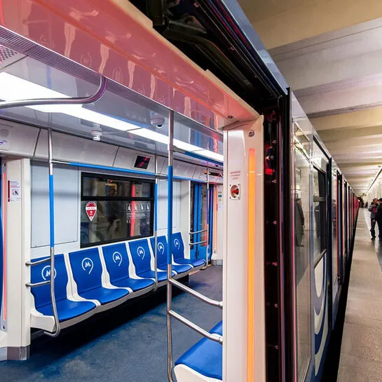 v-vagonah-metro-5-x545-fa8.jpg