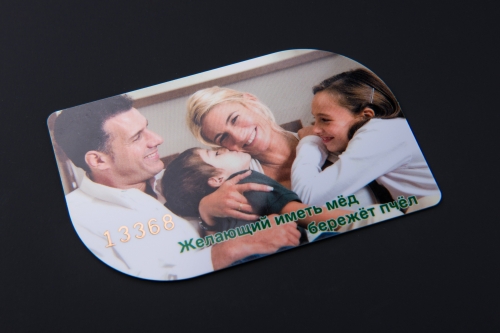visitki_s_vyrubkoy.jpg